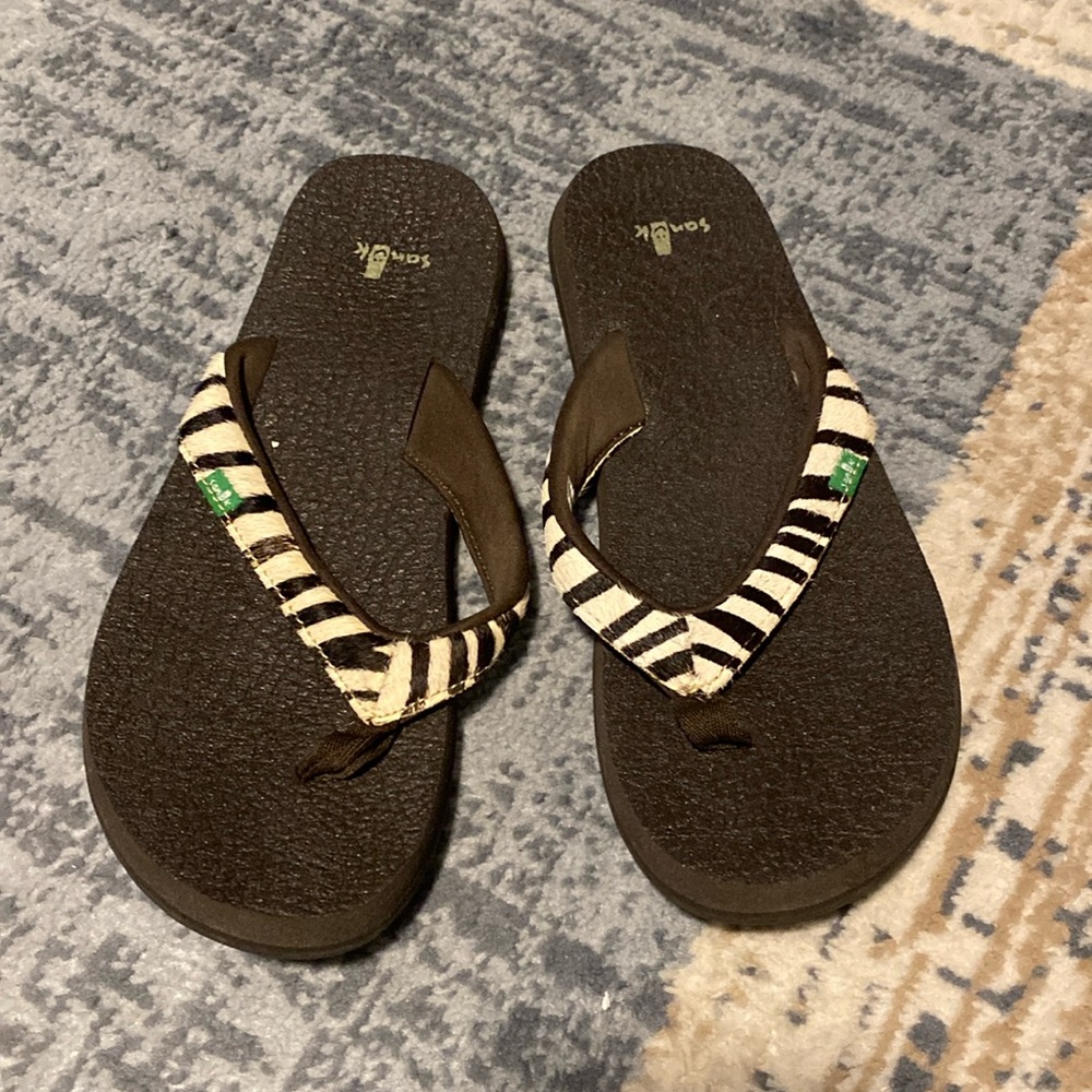 Sanuk brown zebra print size 7